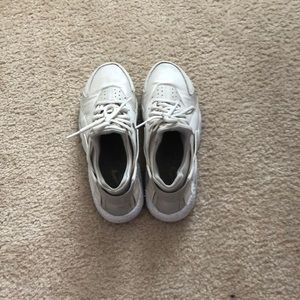 Nike cream huaraches women’s 8.5